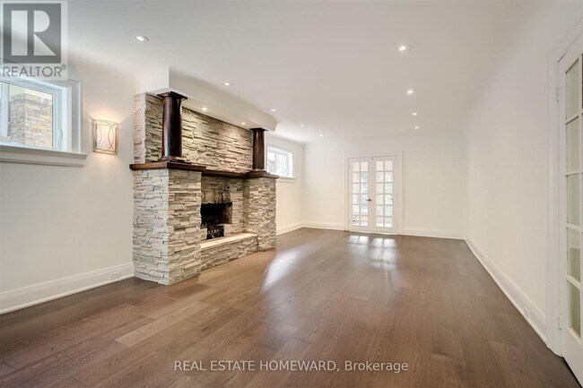 Building Photo - 15 Pine Crescent