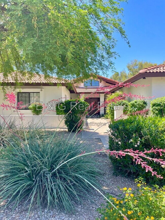Foto del edificio - 8617 E Larkspur Dr