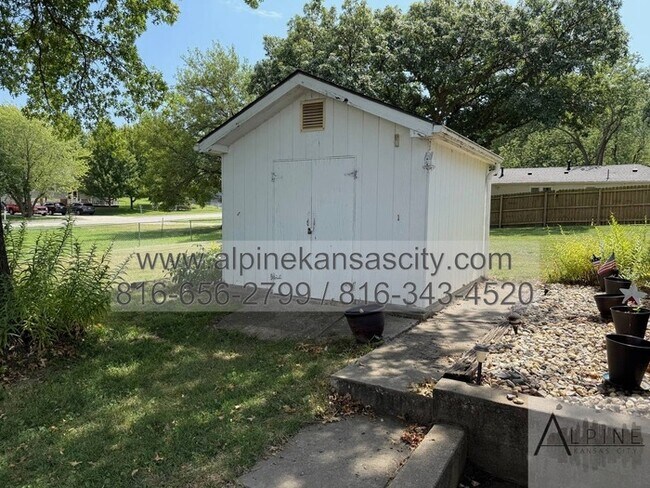 Foto del edificio - Spacious Gladstone Ranch!