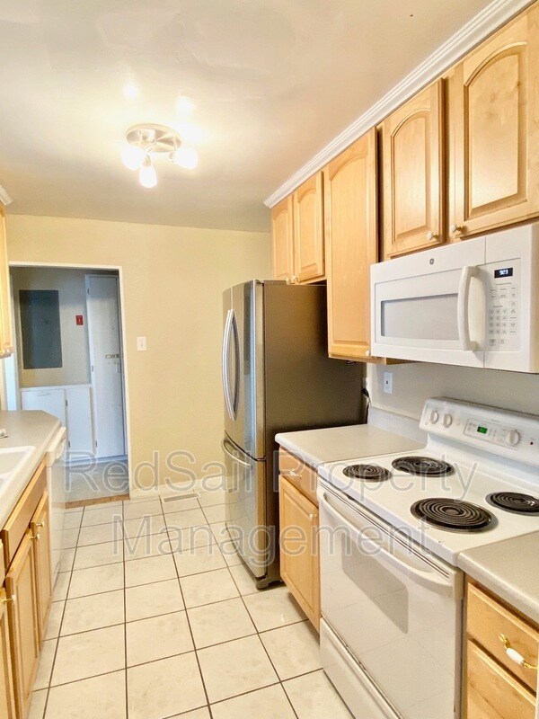 Building Photo - 30 Markham Dr