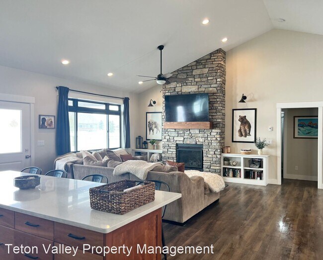 3 br, 2 bath House 4981 Rowboat Loop House Rental in Victor, ID