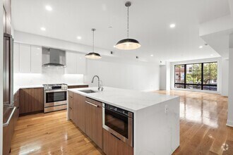 Building Photo - 318 4th St