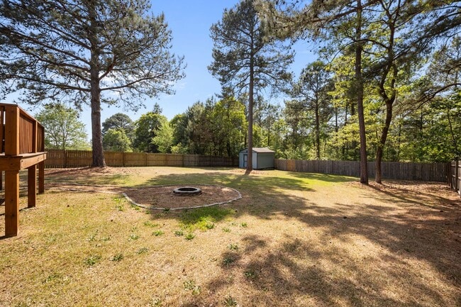 Foto del edificio - 686 Colonial Hills Dr