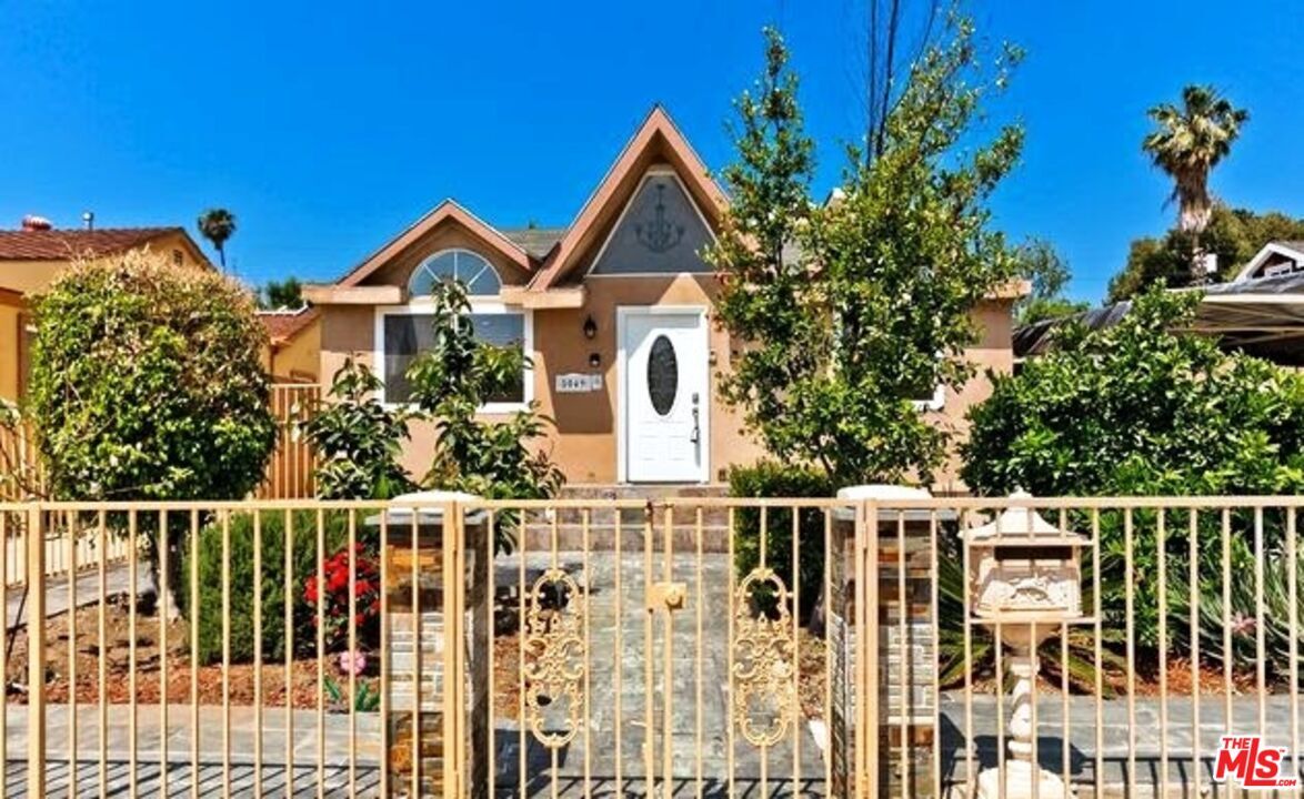Foto principal - 5049 Hesperia Ave