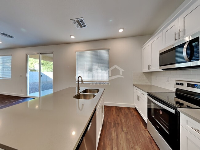 Building Photo - 6631 S 42nd Drive