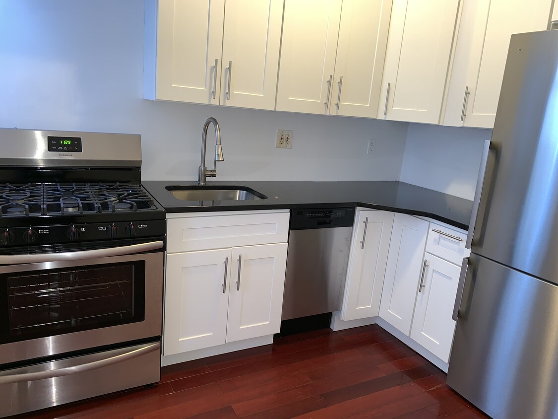 Foto principal - 68 Putnam Ave