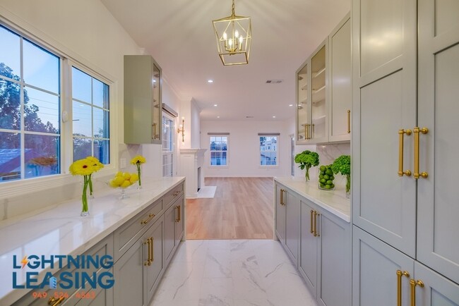 Building Photo - Stunning Newly Remodeled 3-Bed, 2-Bath Dup...