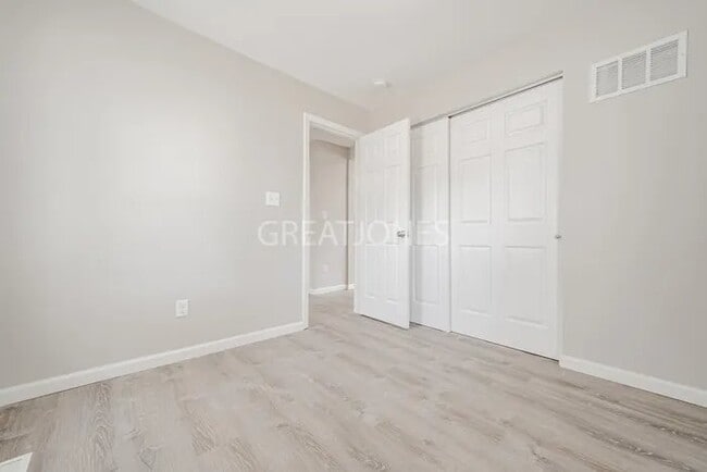 Building Photo - 812 N Elm Ave