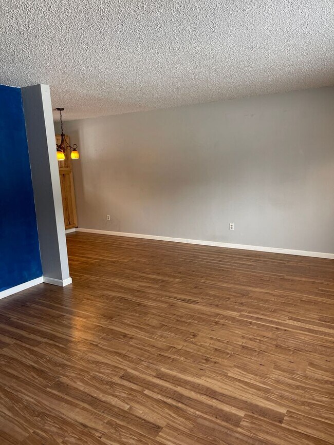 Foto del edificio - 1 BR/1 B near shopping center, UMED, and the Military base JBER.