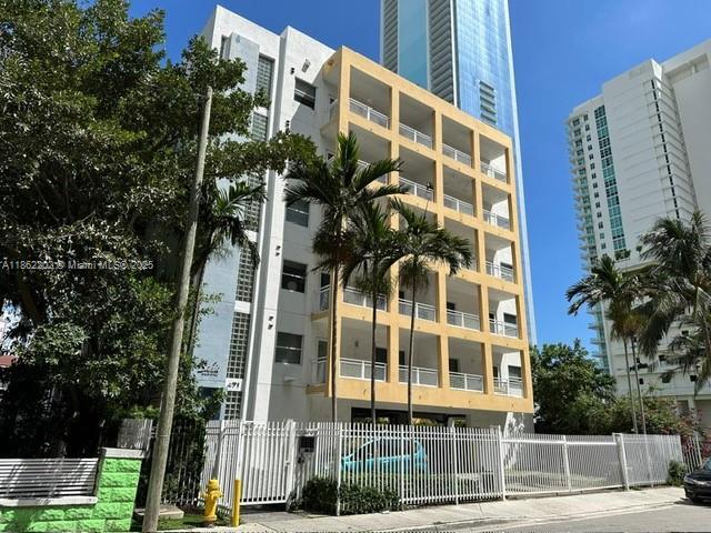 Foto principal - 471 NE 25th St