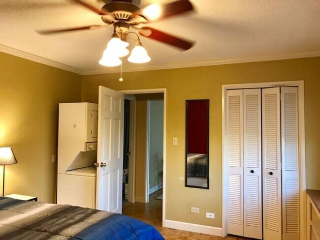 Foto del edificio - Furnished Move-In Ready Downtown 1br/1ba Apartment on the 5th floor with a Balcony