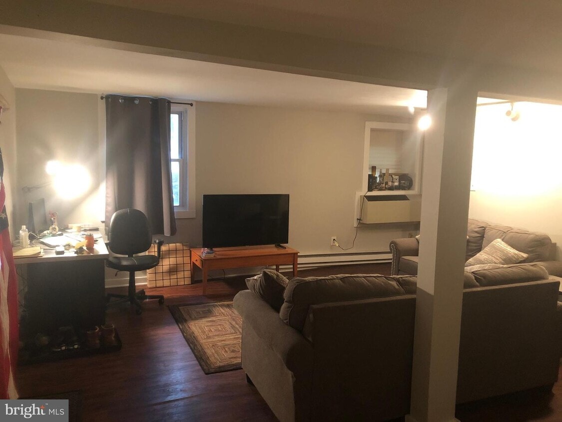 Primary Photo - 33 E Afton Ave