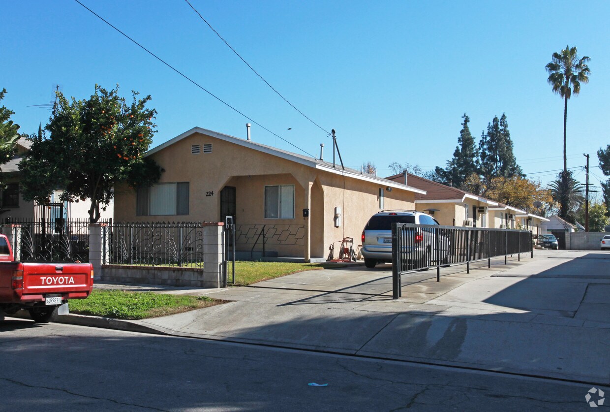 Primary Photo - 224 W Elm Ave