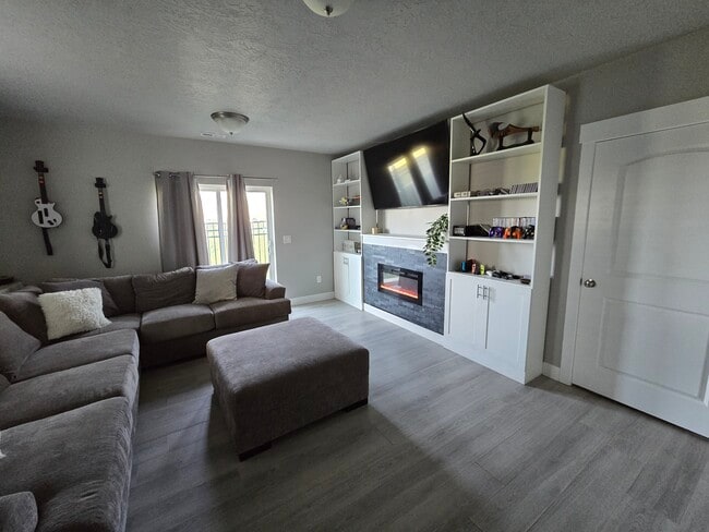 Foto del edificio - 8620 N Cottonwood Aly