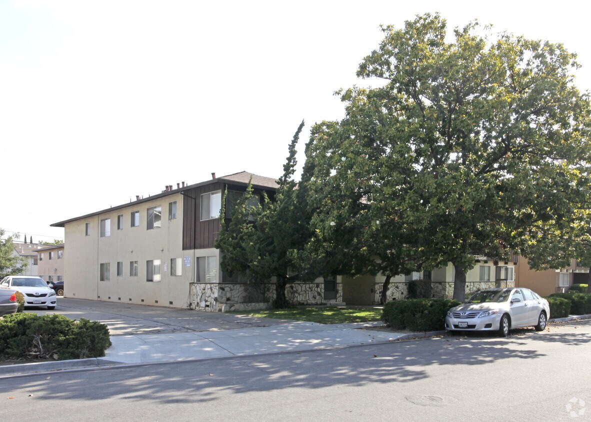 Building Photo - 665 Kirkland Dr