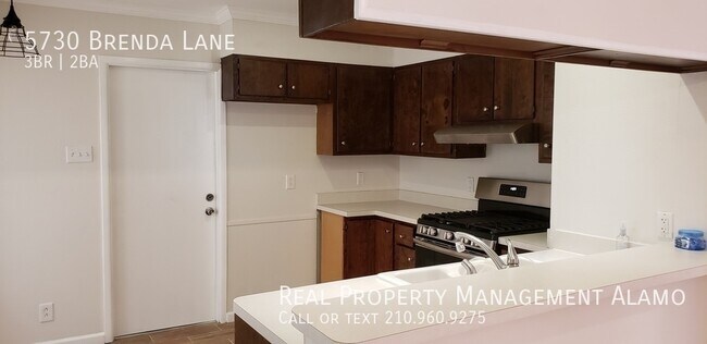 Foto del edificio - 5730 Brenda Ln