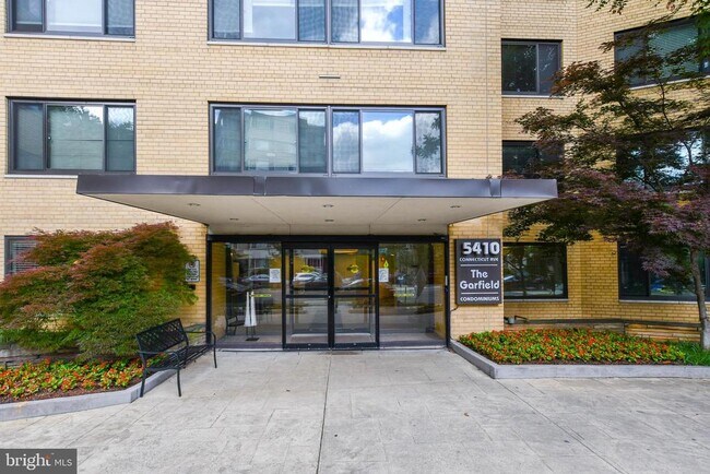 Foto del edificio - 5410 Connecticut Ave NW