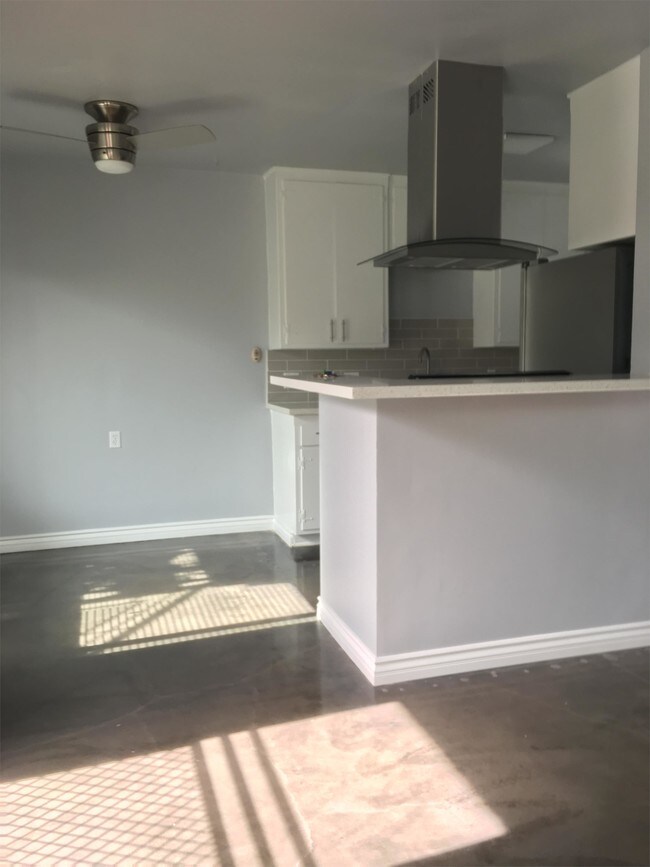 Foto del edificio - 751 Bennett Ave