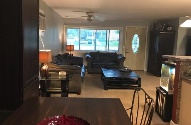Foto del edificio - 7511 Manor Rd