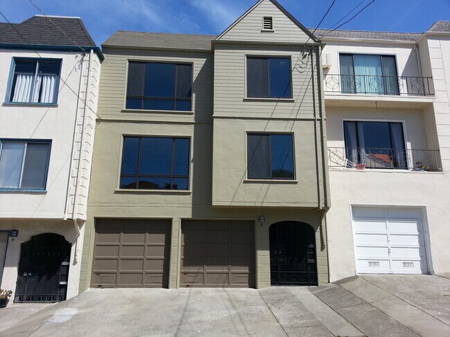 Building Photo - 1356 17th Ave