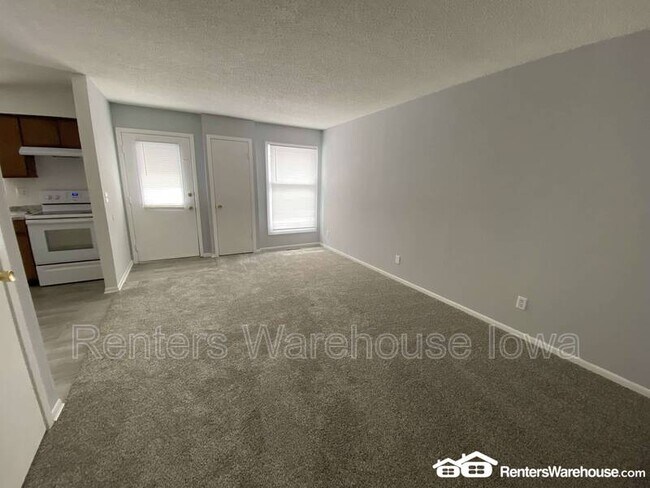 Building Photo - 828 Hartford Ave