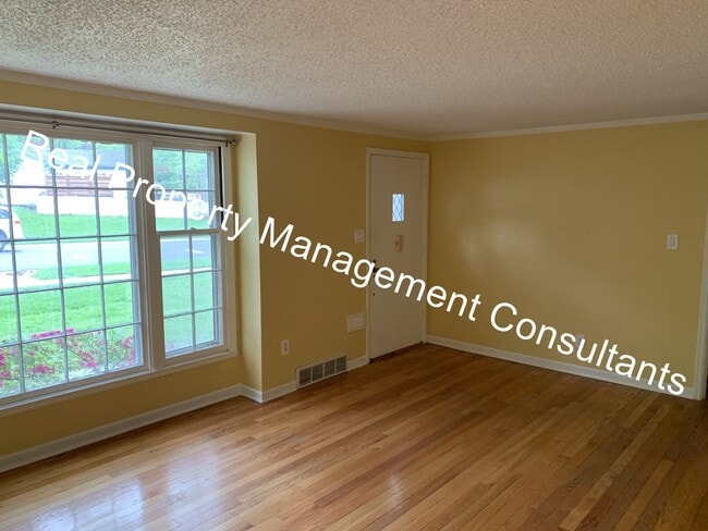 Building Photo - Unique 4-Bed Prairie Village Home