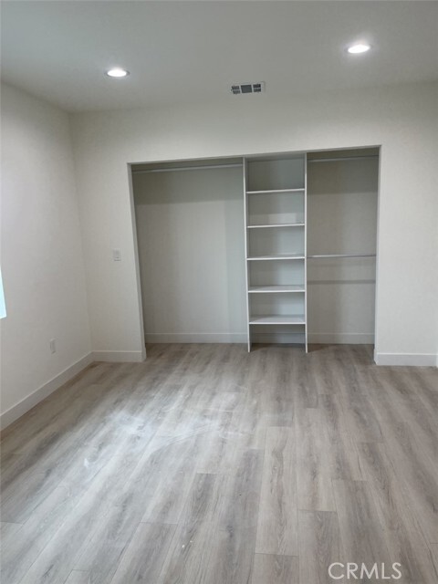 Foto del edificio - 8142 Redbush Ln