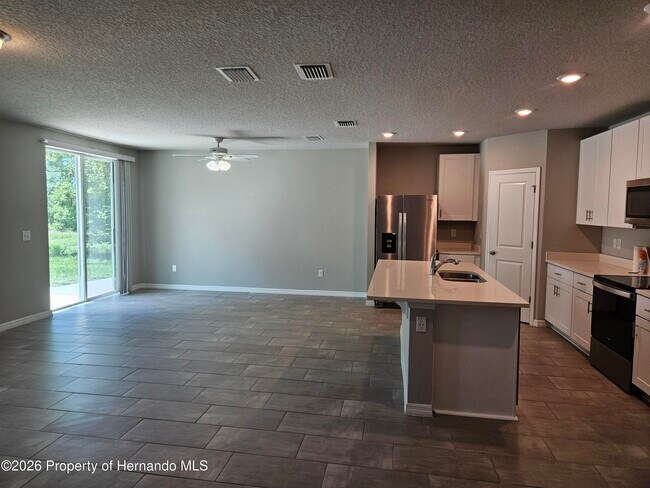 Foto del edificio - 2353 Glenridge Dr