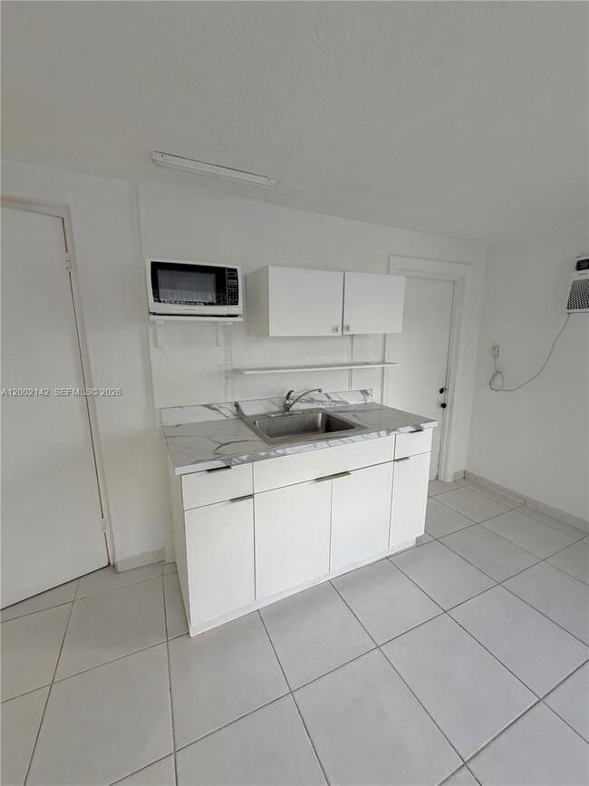 Foto del edificio - 3390 W 12th Ave