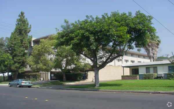 Primary Photo - Cedar Park Apartments