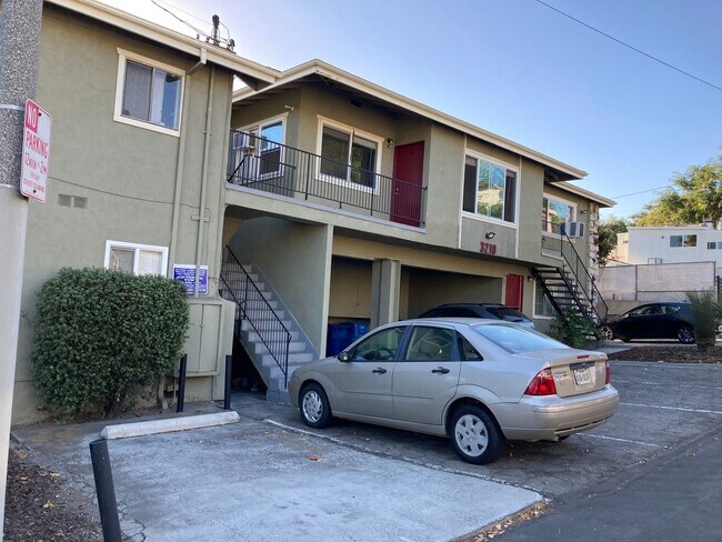 Foto del interior - 3210 Ellsworth St . Your 2 bedrooms Awaits!