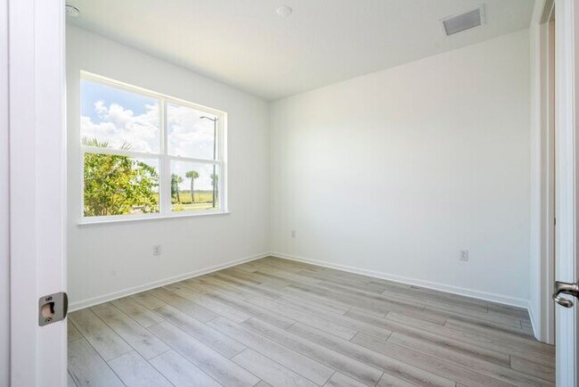 Foto del edificio - Modern 3-Bedroom 3.5-Bath Townhome with EV Charger, Smart Home Features, 2-Car Garage & Resort-St...