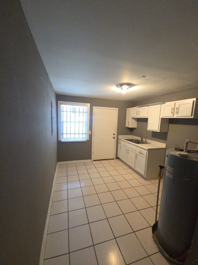 Building Photo - 1277 W 27th St