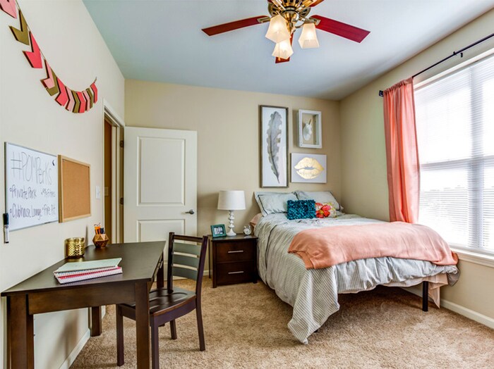 photo of similar room not actual room - 304 W Georgia Ave