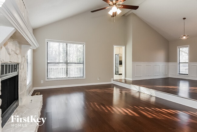 Building Photo - 440 Julie Anne Way