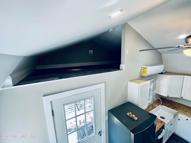 Foto del edificio - 7285 Sun Ln
