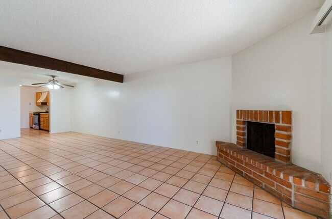 Foto del edificio - Cozzy Townhome with incredible mountain views! New Kitchen Appliances!