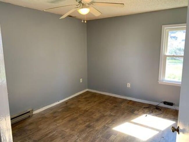 Foto del edificio - 3 bed 2 bath in Henrico! Yard, Central HVAC, laundry, great neighborhood!