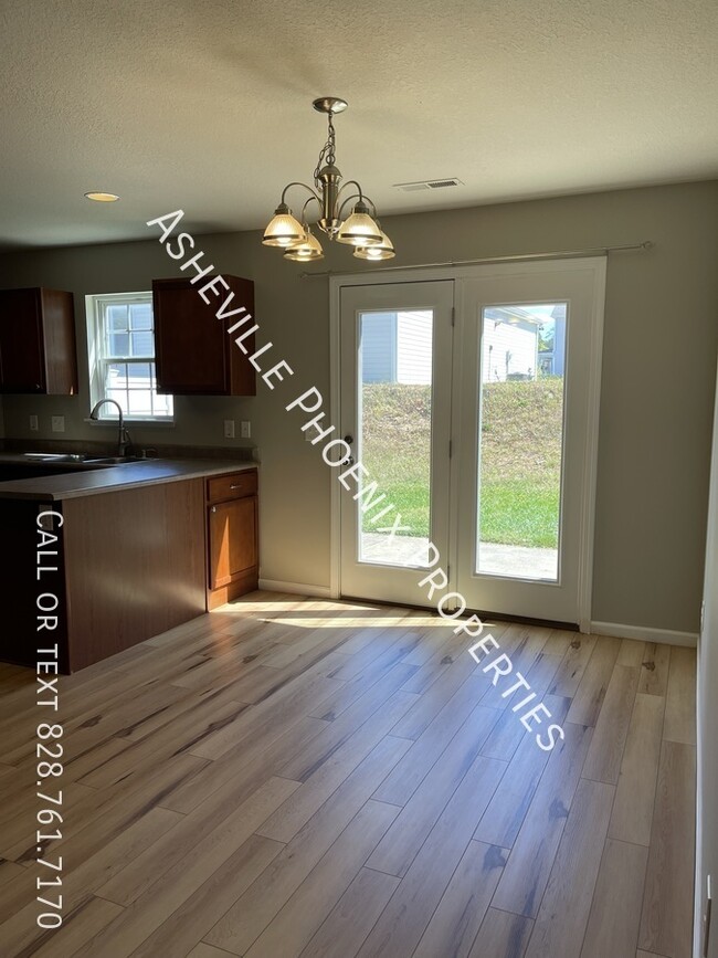 Building Photo - 20 Lilac Fields Way