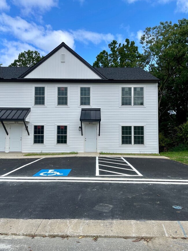 Building Photo - 558 Longfellow Dr