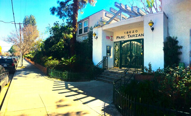 COMPLEX ENTRANCE - 18620 Hatteras St