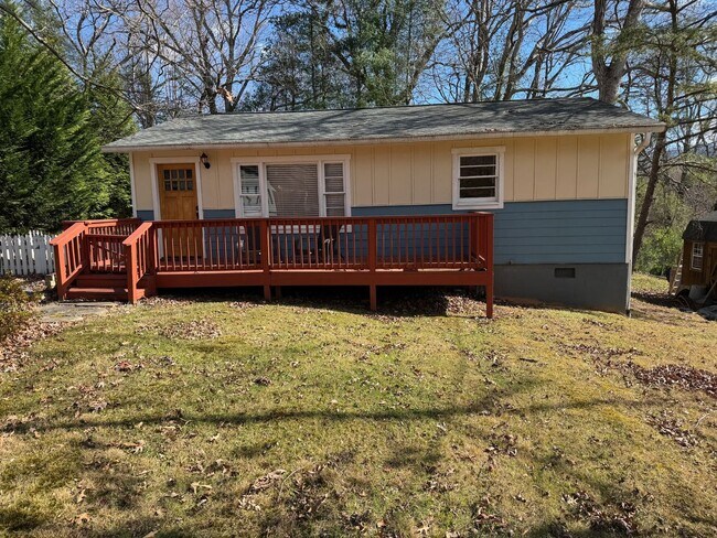 Building Photo - Black Mountain Gem Near Lake Tomahawk!