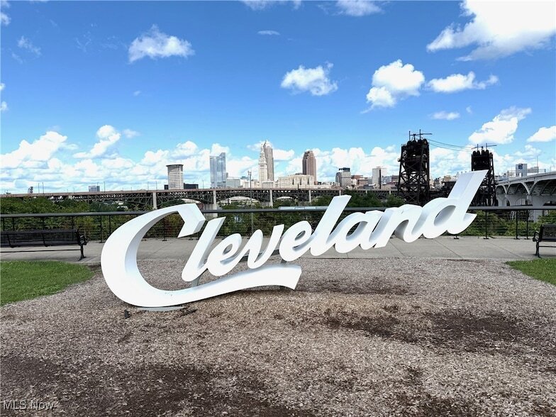 1237 Washington Ave Cleveland, OH 44113 – photo 2