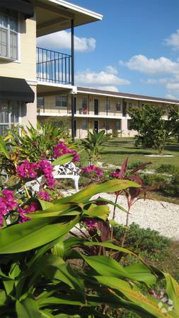 Beautiful Courtyard Views - Inertia