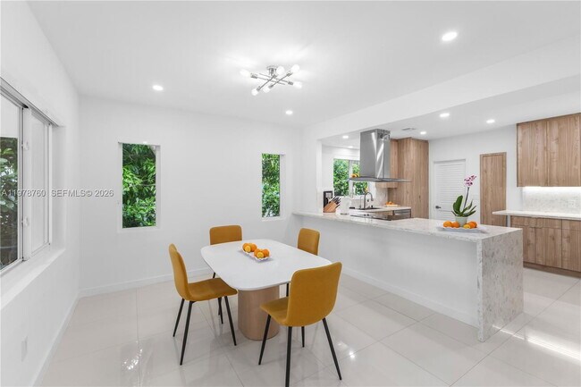 Foto del edificio - 741 NE 87th St