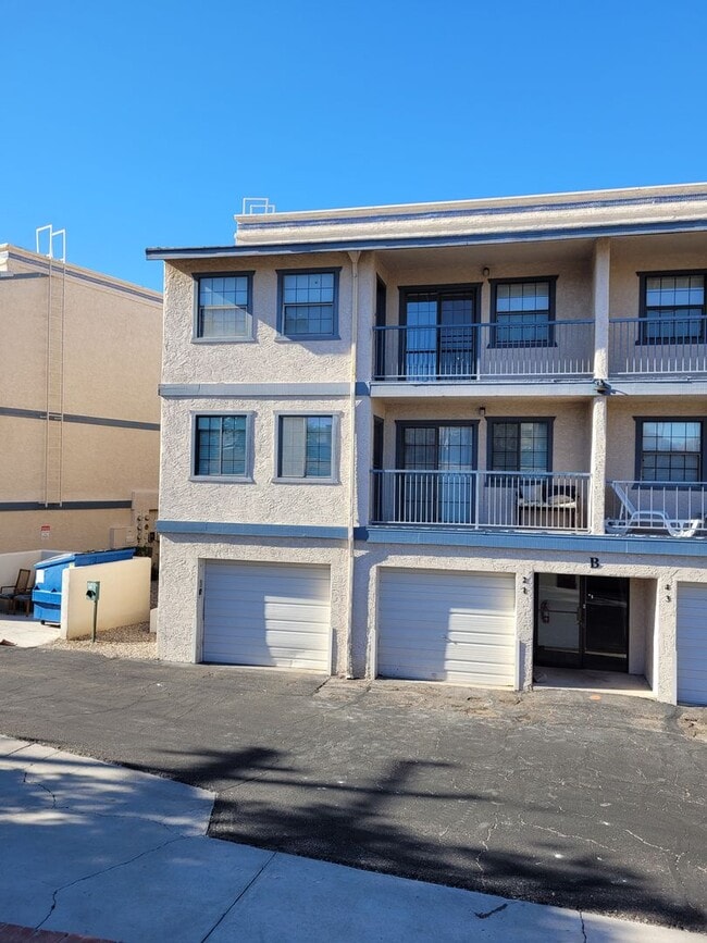 Foto del edificio - Affordable 2bed/2 bath Condo is Beautiful ...