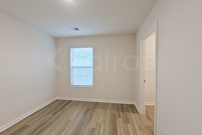 Foto del edificio - 121 Overstreet Way