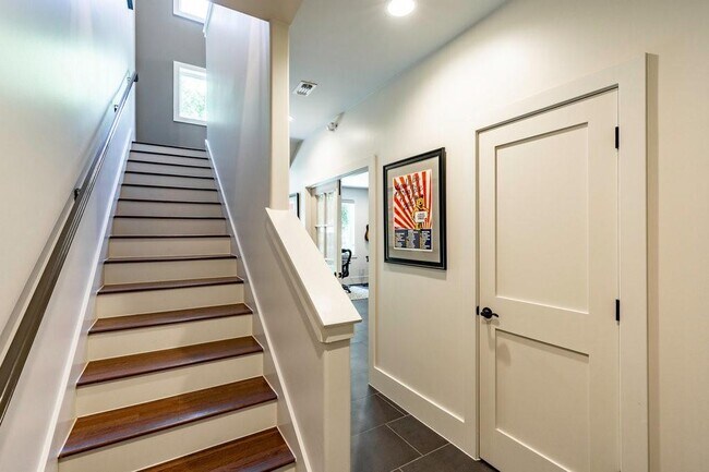 Foto del edificio - 206 E Live Oak St