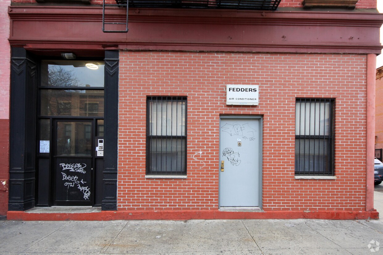 Building Photo - 364 Hooper St