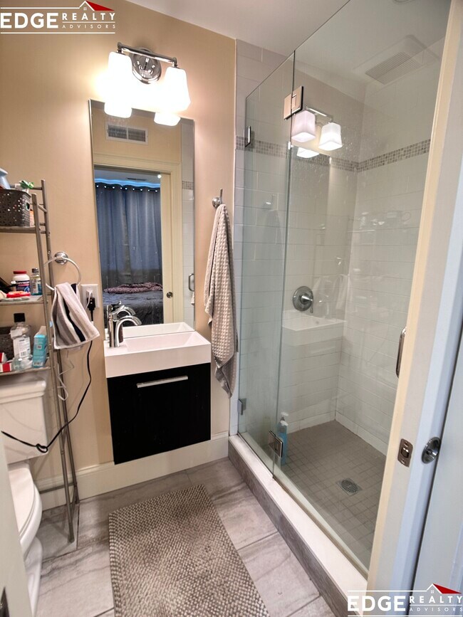 Building Photo - 10 Cufflin St